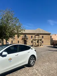Taxi Tessla Linares 23