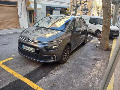 Servicio de taxi a portbou santi lluch