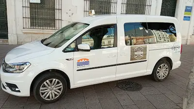 Taxi 7 plazas Estación Bahía Sur .